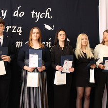 Przed młodzieżą nowy rozdział. Uroczyste pożegnanie maturzystów 