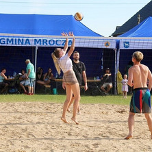 Piknik rodzinny połączony z turniejem siatkówki. Udana zabawa