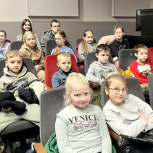 Uczniowie wybrali się na spektakl. Cenna lekcja kultury i sztuki