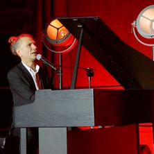 Wieczór z Adamem Snopkiem. Dzień Kobiet w Mroczy